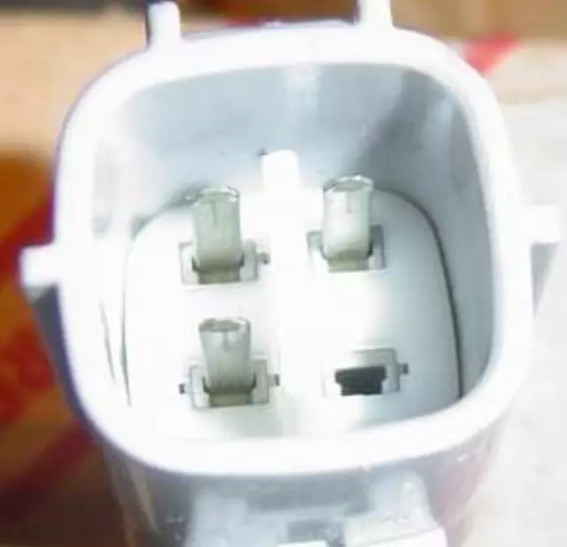 Compressor - Toyota (88320-33120-84)