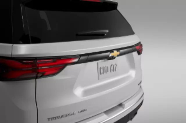 84821743 - Exterior: Liftgate Applique - Gloss Black for Chevrolet: Traverse Image