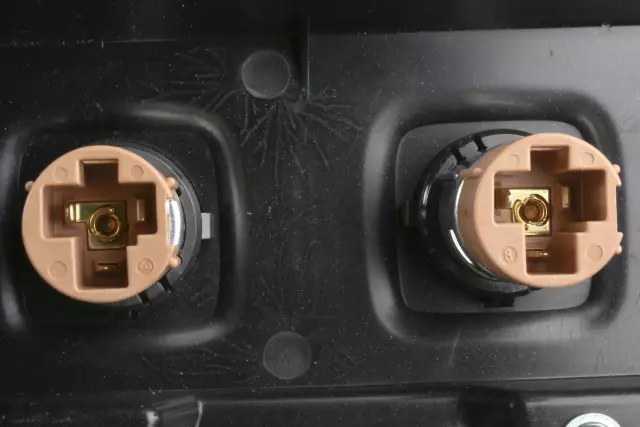 Reverse Tartan Front Floor Console Trim Plate - GM (84092088)