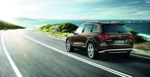 7P0071641M7W - Exterior: Hatch Top Spoiler, Pre-Painted for Volkswagen: Touareg Image