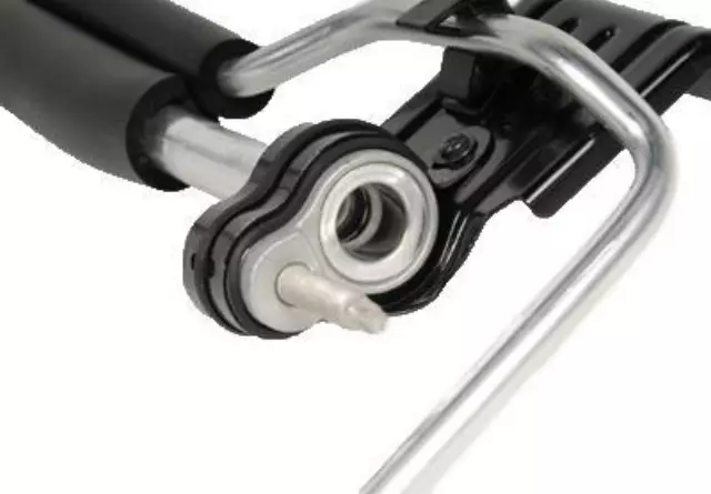 15880944 - HVAC: Air Conditioning Refrigerant Liquid Hose for GM Image