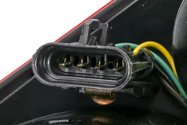 Driver Side Tail Lamp Assembly - GM (25918362)