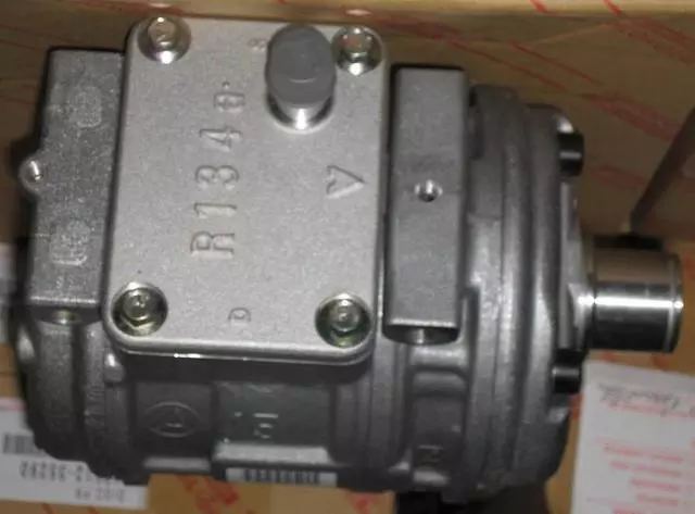 1995-2004 Toyota Tacoma - Compressor - Toyota (88320-35540-84)