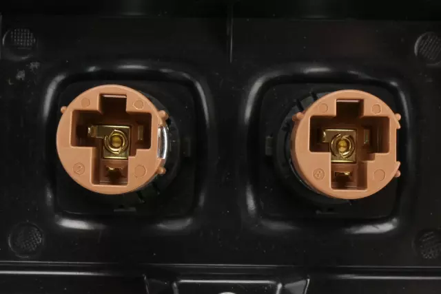 Reverse Tartan Front Floor Console Trim Plate - GM (84092079)