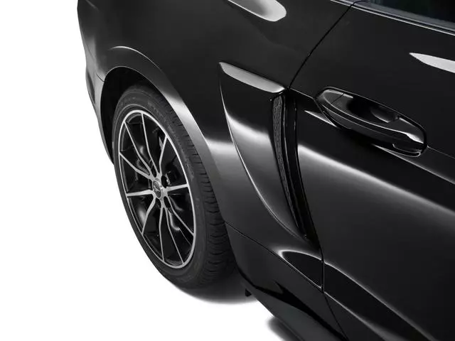 VHR3Z63279D36AF - Exterior: Scoops - Side Quarter - Absolute Black for Ford: Mustang Image