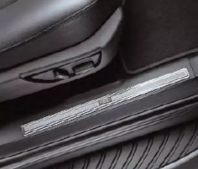 LR002525 - Exterior: Door Sill Tread Plates Kit for Land Rover: LR2 Image