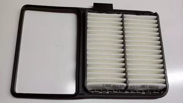 1780121040 - : Air Filter for Toyota: Prius Image
