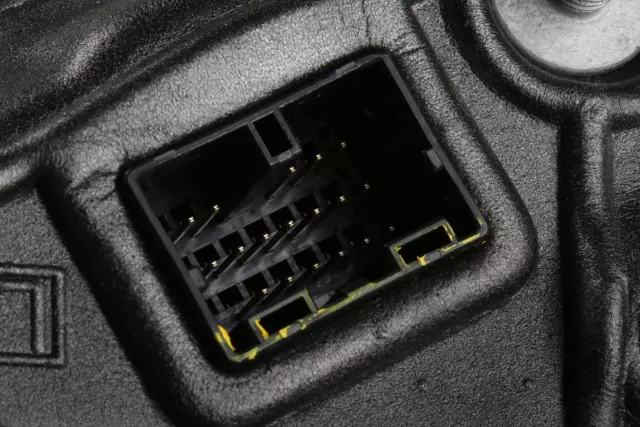 Driver Side Door Mirror - GM (84348252)