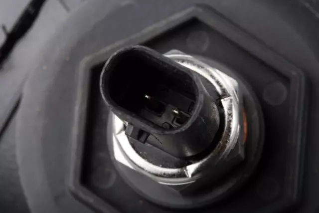 19540533 - : Hose for GM Image