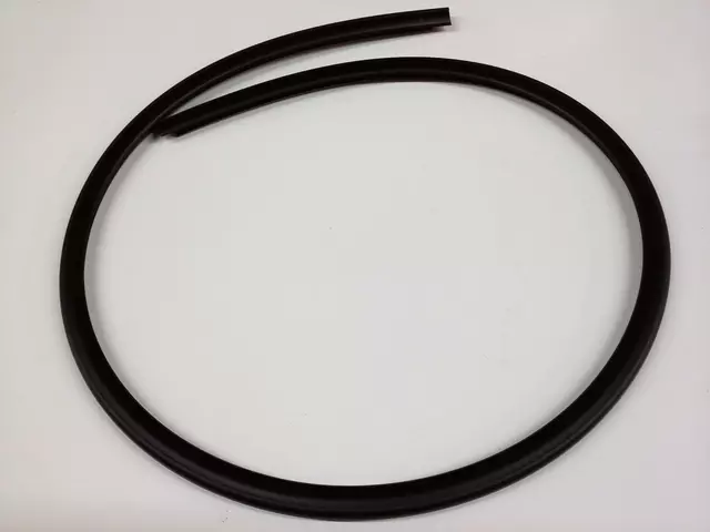 7553108010 - Body: Upper Molding for Toyota: Sienna Image