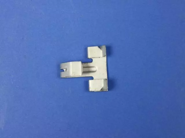 HOOD - CLIP 06504067 - Mopar (6504067)