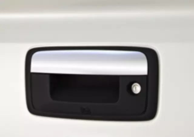 84203904 - : Tailgate Handle for Chevrolet: Silverado 1500, Silverado 1500 LD, Silverado 2500 HD, Silverado 3500 HD | GMC: Sierra 1500, Sierra 2500 HD, Sierra 3500 HD Image