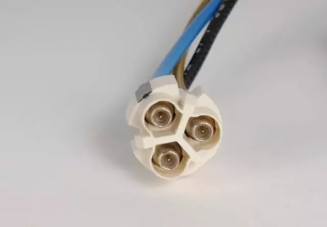 OnStar, Digital Radio, Mobile Telephone, and GPS Navigation Roof Mounted Antenna - GM (15194280)