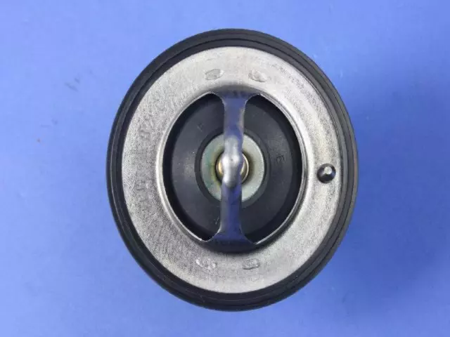 MD194988 - Cooling System: Thermostat for Chrysler: Cirrus, Sebring | Dodge: Avenger, Stratus Image