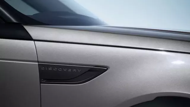 LR142430 - : Gloss Black Side Vents Kit - 21MY Onwards for Land Rover: Discovery Image