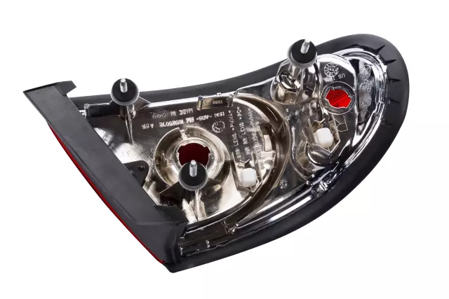 Passenger Side Tail Lamp Assembly - GM (15228560)