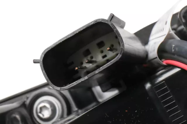 Rear Driver Side Stop Lamp - GM (39125833)