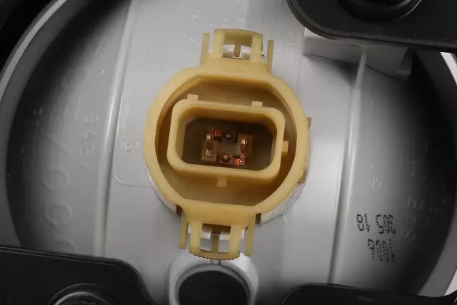 Front Driver Side Fog Lamp Bezel - GM (22978632)