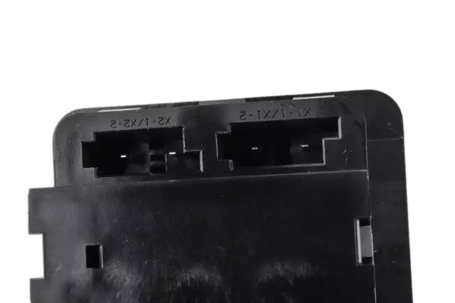 Power Outlet - GM (84649437)