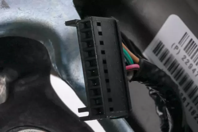 22947800 - Steering: Steering Wheel for Cadillac: Escalade ESV, Escalade EXT | Chevrolet: Avalanche, Silverado 1500, Silverado 2500 HD, Silverado 3500 HD, Suburban 1500, Suburban 2500, Tahoe | GMC: Sierra 1500, Sierra 2500 HD, Sierra 3500 HD, Yukon, Yukon XL 1500, Yukon XL 2500 Image