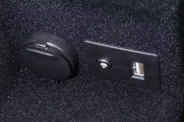 22983608 - : Light Cashmere Front Floor Console for GM Image