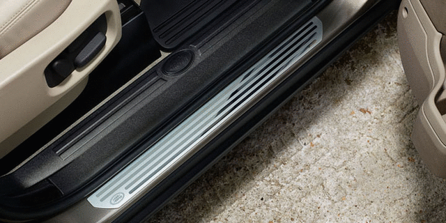Stainless Steel Sill Tread Plate - Land-Rover (EBN500041)