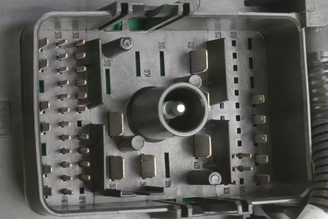 Engine Wiring Harness Junction Block - GM (22863131)