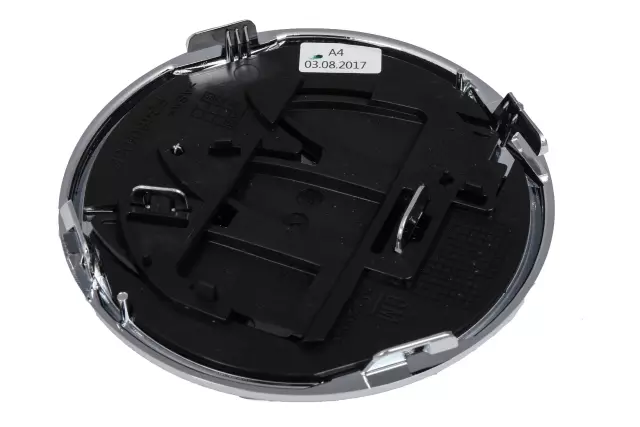 39064931 - : Front Grille Tri-Shield Logo for Buick: Cascada Image