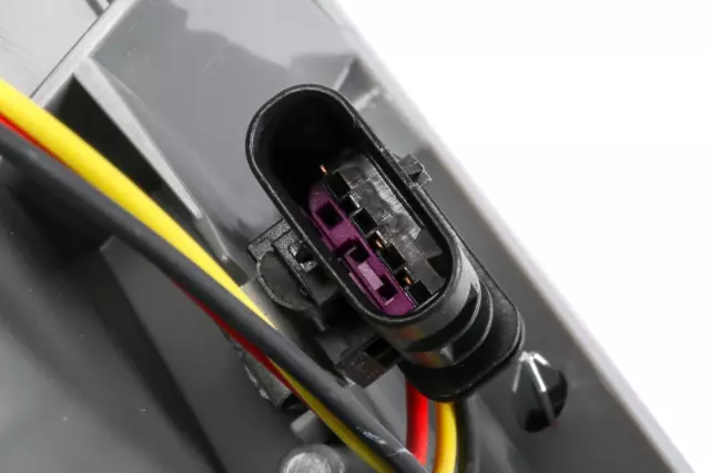 Passenger Side Stop Lamp - GM (23507296)