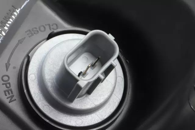 Passenger Side Headlight Assembly - GM (42703393)