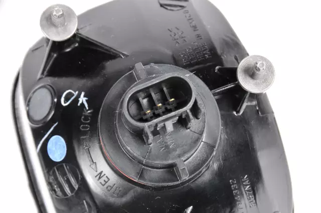 Driver Side Daytime Running, Parking, and Turn Signal Lamp Assembly - GM (15794332)