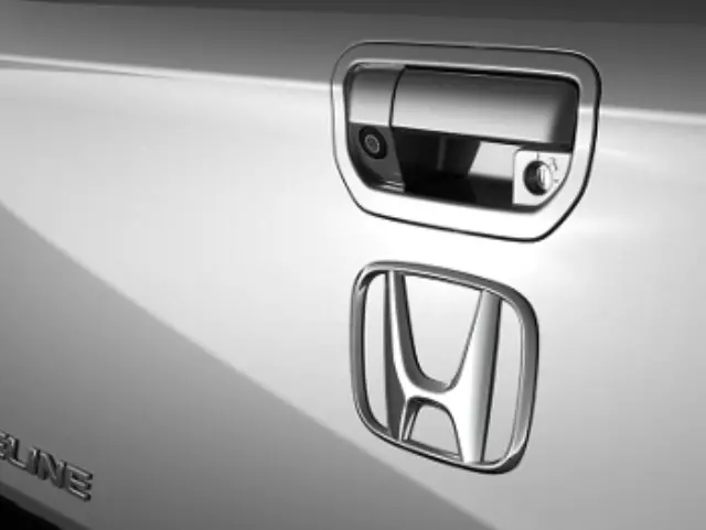 8Z07T6Z180E - Serviceable Components: Tailgate Lock Handle, Platinum White Pearl for Honda: Ridgeline Image