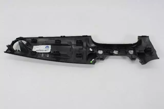 Panneau D'instruments Encadrement, Côté Droit - Mopar (1TS47TZZAC)