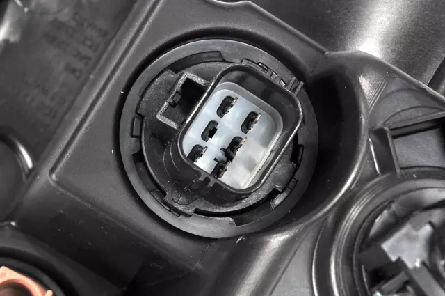 Driver Side Headlamp Assembly - GM (23398037)