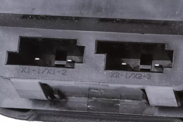 F Receptacle - GM (85054082)