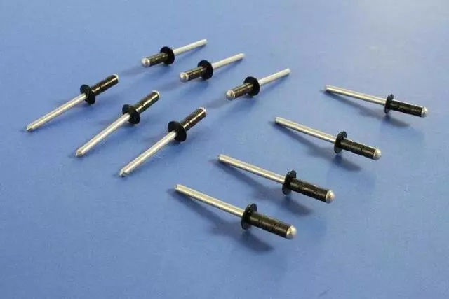 Rivet - Mopar (68206095AA)