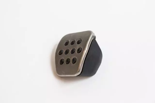 Dots Metal Brake Pedal Cap (M/T) - Volkswagen (1M0-721-275-A)