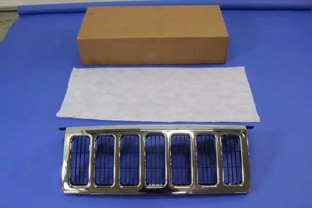 Grille Kit - Mopar (82209908AB)