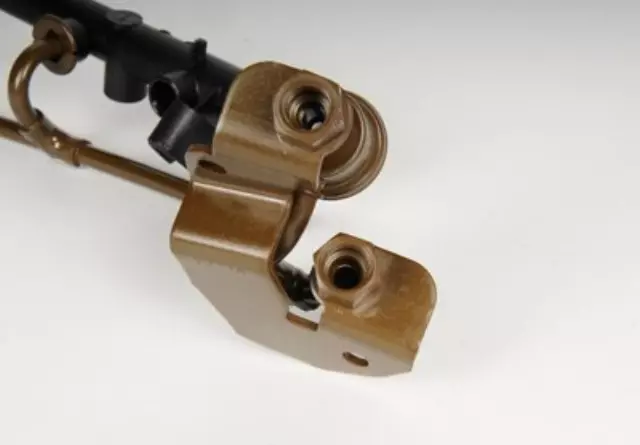 17120039 - Fuel System: Fuel Rail for Chevrolet: C2500, C3500, C3500HD, Express 3500, K2500 Pickup, K3500 Pickup, Suburban C2500, Suburban K2500 | GMC: C2500 Pickup, C3500 Pickup, C3500HD, K2500 Pickup, K3500 Pickup, Savana 3500, Suburban C2500, Suburban K2500 Image