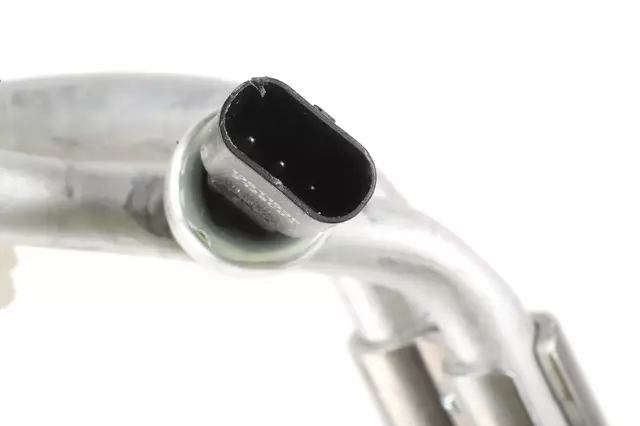 85104115 - HVAC: Front Suction Hose for Chevrolet: Silverado 1500, Silverado 1500 LTD | GMC: Sierra 1500, Sierra 1500 Limited Image