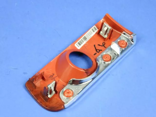 1RB75AAAAC - Body: Center Molding for Chrysler: Town &amp; Country | Dodge: Grand Caravan | Ram: C/V Image