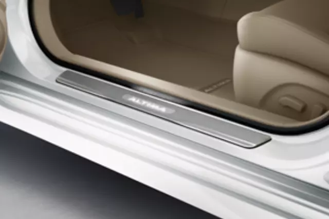 999G6UZ000 - : Illuminated Kick Plates for Nissan Image