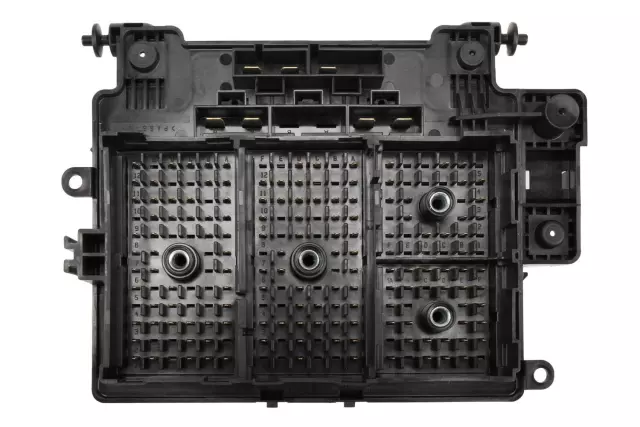 15786043 - Electrical: Junction Block for Cadillac: Escalade, Escalade EXT | Chevrolet: Avalanche 1500, Avalanche 2500, Silverado 1500, Tahoe | GMC: Sierra 1500, Yukon Image