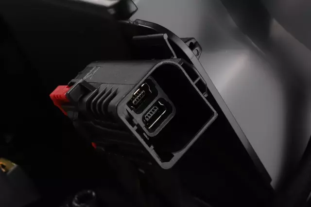 Black Front Floor Console Trim Plate - GM (84627085)