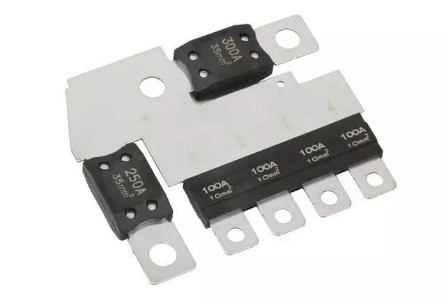 Battery Distribution Fuse Block - GM (23270100)