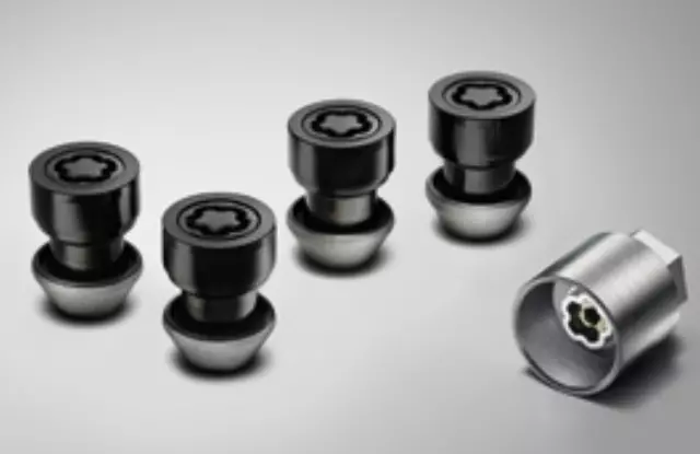 Locking Wheel Nuts - Chrome - Jaguar (T4A11436)