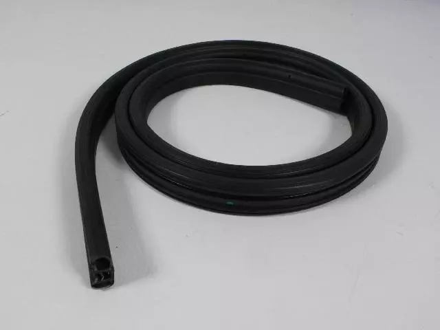 55369015AK - : Lift-Gate Glass Weatherstrip for Jeep: Commander Image
