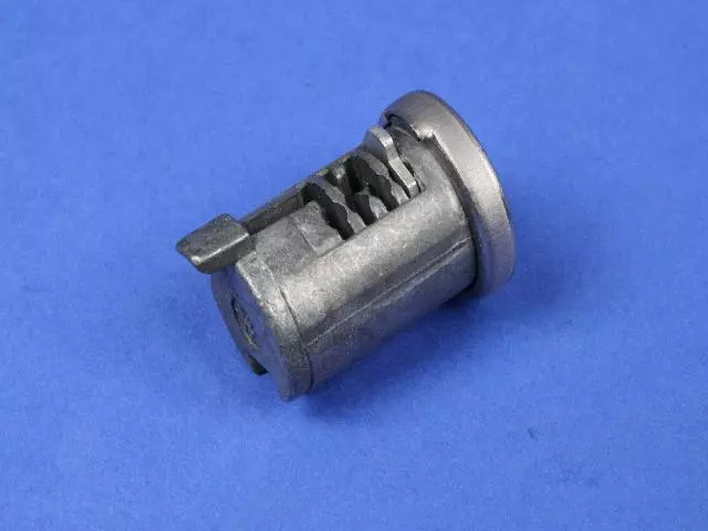 4746305 - Wiper/Lock Cylinder and Keys: Console Lock Cylinder for Dodge: Durango | Jeep: Grand Cherokee, Grand Cherokee WK, Wrangler Image