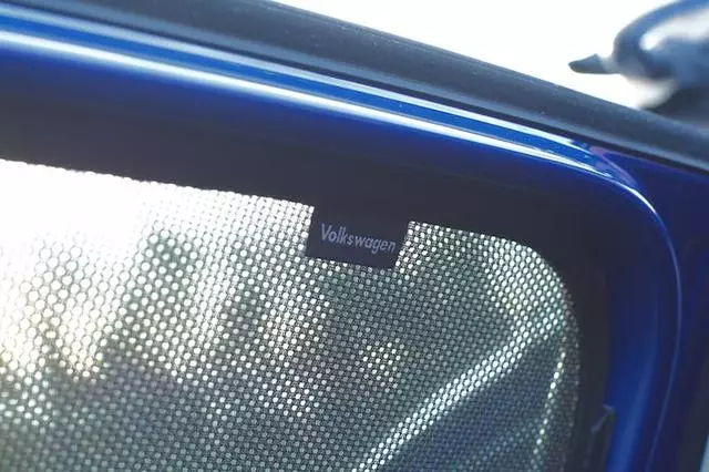 Sun Shade Pop In For Rear Side Windows (4-Door - Volkswagen (5K4-064-363)