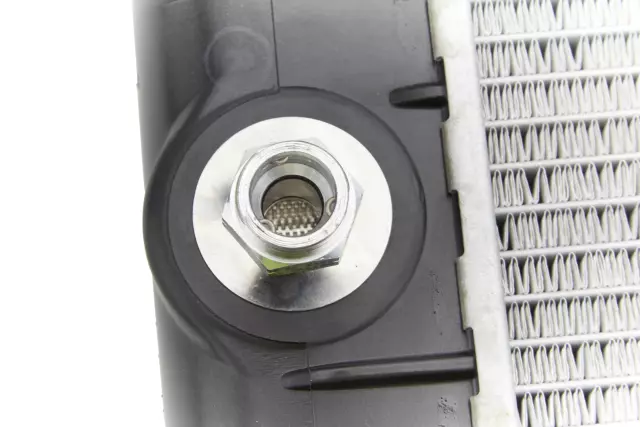 84179524 - Cooling System: Radiator for Chevrolet: Silverado 2500 HD, Silverado 3500 HD | GMC: Sierra 2500 HD, Sierra 3500 HD Image